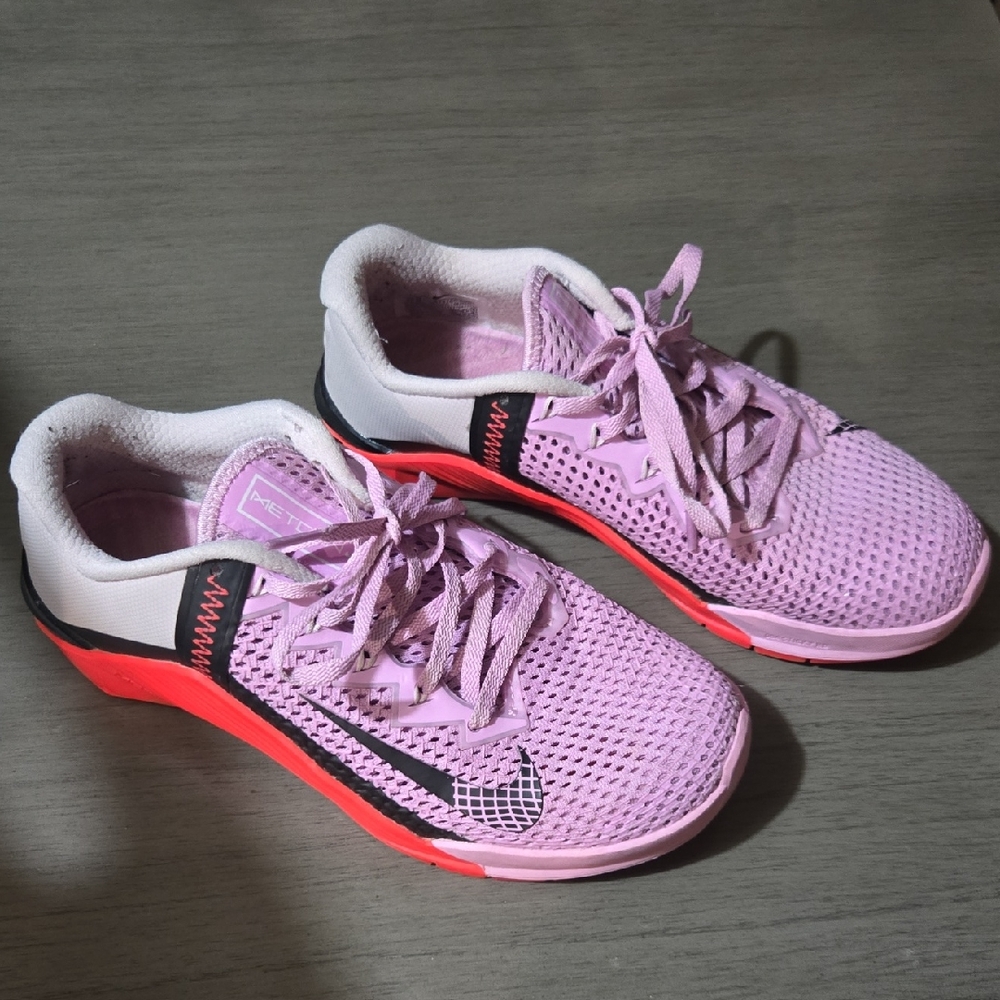 Nike Women's Pink and Black Athletic Sneakers